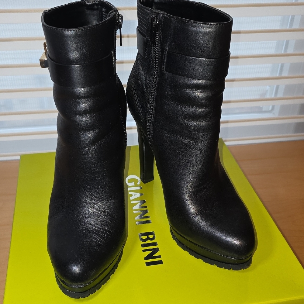 Gianni Bini Sleek Black Heeled Boots